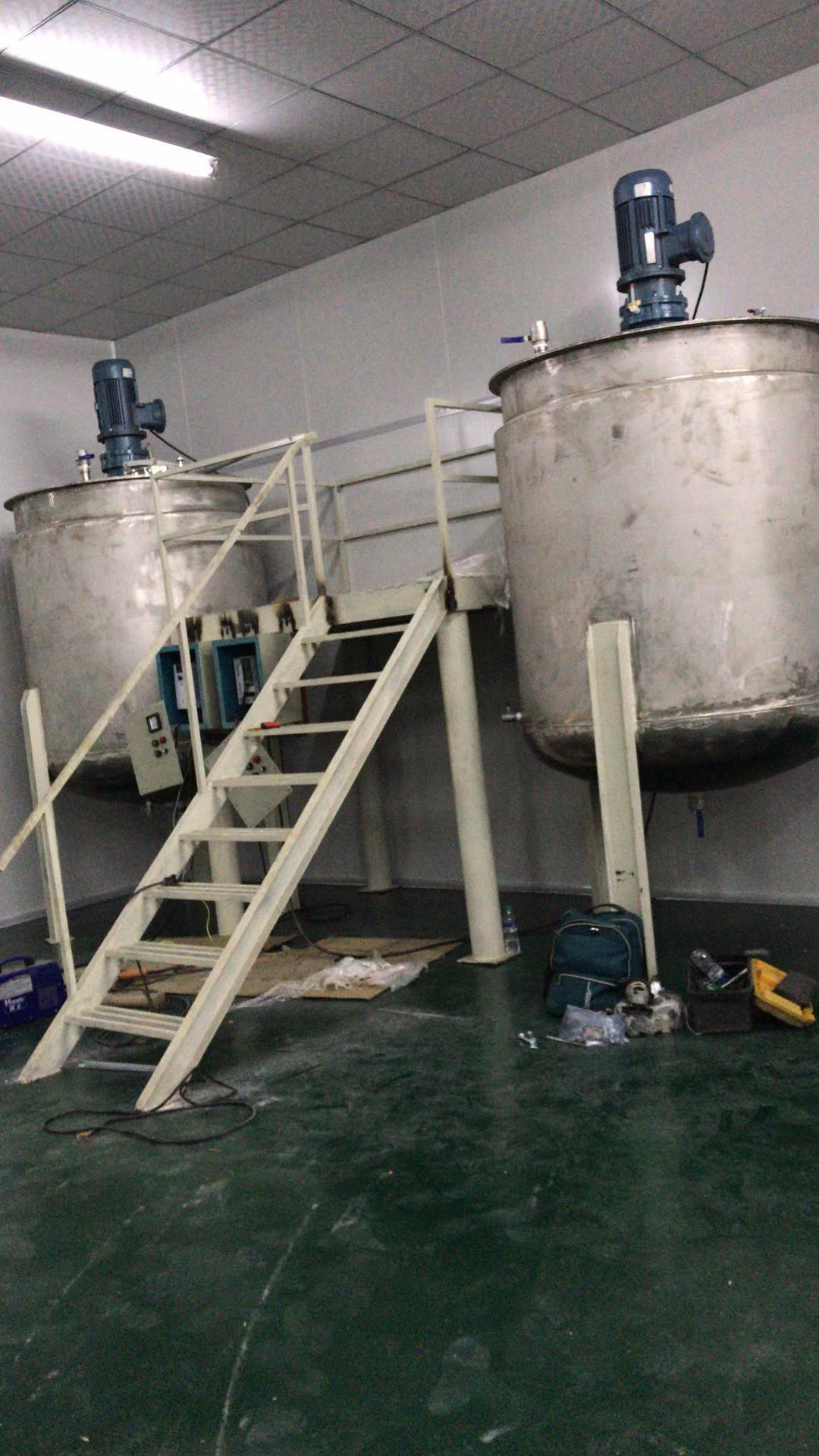 胜游（中国）机械制造（客户定制2500L反应釜）